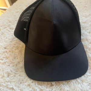 Lululemon black hat one size